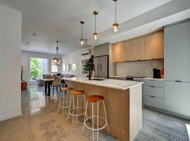 Amazing 1Bedroom Great Location presented by TripMontreal, hotel v Montreale