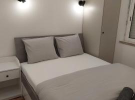 Lisbon South Bay Rooms Deluxe, hotell i Almada