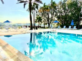 Spacious Vacation rental Home, Near Disney! Access to Reunion resort ground and pools, poilsio kompleksas Kisimyje