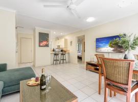8 Tropical Reef - Right in town & near the beach