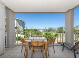 Deluxe Dual-Key Apartment in Peppers @ Salt Resort by uHoliday (3BR, 2BR and Hotel Room Options Available)