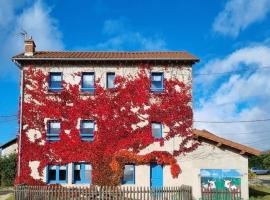 Gîte Saint-Pierre-du-Champ, 5 pièces, 8 personnes - FR-1-582-61, koča v mestu Saint-Pierre-Duchamp