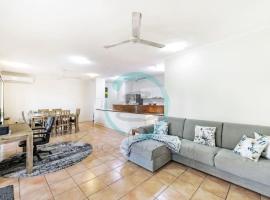 ZEN FORESHORE Cozy 2-BR, 2-BA Holiday Home + Pool, hotel in Nightcliff