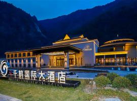 Qianhe International Hotel – hotel w mieście Jiuzhaigou