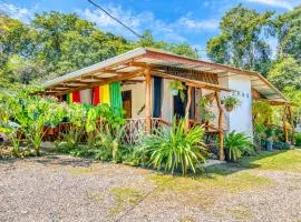 Colibri Ecolodge 3 minutes walk to beach and town