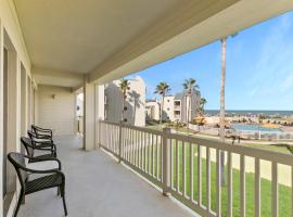 New Stunning Ocean-View Condo in Beachfront Resort, hotel a South Padre Island