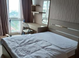 J Room, ξενοδοχείο σε Pondoktjina 1
