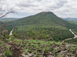 Adorable unique guest house - African bush feel, hotel near Lesedi Cultural Village, Kalkheuvel