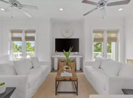 Salty Chic Classy Townhome in Prominence Best Location Near Pool, hotel in Rosemary Beach