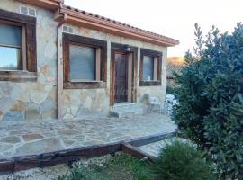 Casas Navarredonda, cheap hotel in Navarredonda