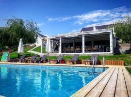 Pike Inn Bucătărie Autentică & Cazare cu Farmec, хотел с хидромасажни вани в Dunavăţu de Sus