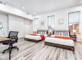 Park Ave Townhome w parking by CozySuites, קוטג' בסנט לואיס