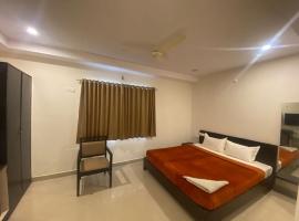 SHLOKA RESIDENCY, hotell i nærheten av Hydebarad Rajiv Gandhi internasjonale lufthavn - HYD i Shamshabad
