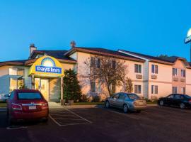 Days Inn by Wyndham West-Eau Claire, hotel dengan parkir di Eau Claire