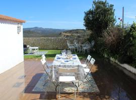 CASA MARGARITA, hotel in El Castillo de las Guardas