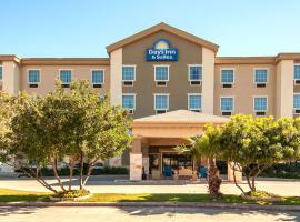 Days Inn & Suites by Wyndham San Antonio near AT&T Center、サンアントニオのホテル