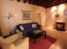 San Marco charming apartment with canal view