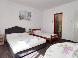 Private En Suite Room Matkovic. Kotor Bay, Strandhaus in Bijela