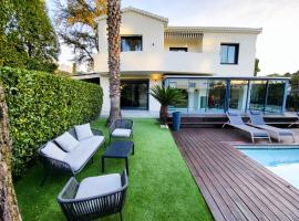 VILLA BEL AIR CANNES - 240m2 - Freshly completely renovated - Beach - Pool - No Party allowed - No bachelor-ette stay, vacation home in Cannes