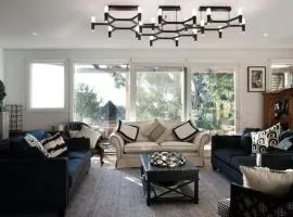 The Lux Luxury 4 bedroom, 2 bathroom, with stunning garden