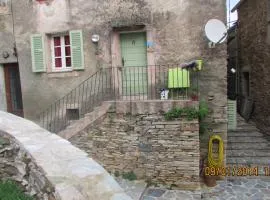 maisonnette dans un cadre exceptionnel entre mer et montagne