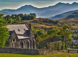 Mountain Church, готель біля визначного місця Dolwyddelan Castle, у місті Капел-Куріґ