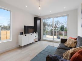 Star London Station Road 3-Bed Oasis with Garden, hotel in The Hyde