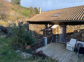 Maison authentique en Ardèche, hótel í Saint-Mélany