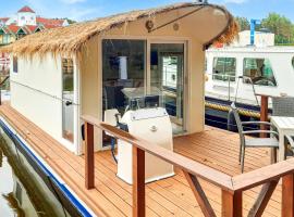 Gorgeous Ship In Rheinsberg Hafendorf With House Sea View, holiday rental in Hohenelse