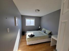 Comfy Private Bedroom near Downtown Ottawa/Gatineau, Ferienunterkunft in Gatineau