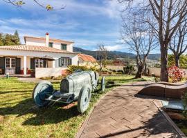 Villa Retiro, помешкання для відпустки у місті Canhas