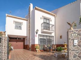 Awesome Home In Torrox Costa With Wifi And 3 Bedrooms, hotel in Torrox Costa