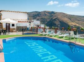 Amazing Home In Mecina Bombarn With Outdoor Swimming Pool, hotell sihtkohas Mecina Bombarón