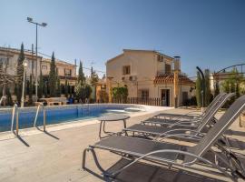 Beautiful Home In Cjar With Outdoor Swimming Pool, Wifi And Swimming Pool, hotel v mestu Cájar