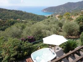 Nice Home In Moneglia With Wifi And 3 Bedrooms, hotel u gradu Monelja