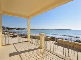 4 Bedroom Stunning Home In Sampieri