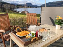 Cozy Home In Valsyfjord With House Sea View、ヴァルソフィヨルドの駐車場付きホテル