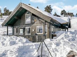 Beautiful Home In Noresund With House A Mountain View, hotel en Noresund