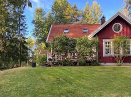 Lovely Home In Ljuster With Kitchen, villa en Ljusterö