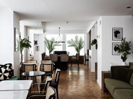 Holiday Inn Paris Palais de l'Elys&eacute;e by IHG, отель Holiday Inn в Париже