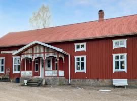 Beautiful Home In Bredaryd With Wifi And 5 Bedrooms, hotel v mestu Bredaryd