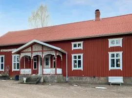 Awesome Home In Bredaryd With Wifi