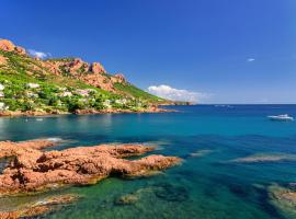 Super-cute colourful, cozy flat, resort in Saint-Raphaël