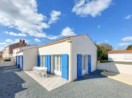 Nice Home In Saint-Georges-D'oléron，位于奥雷龙圣乔治的酒店
