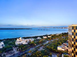 Holiday Inn Haikou West Coast, an IHG Hotel, parkolóval rendelkező hotel Hajkouban