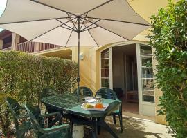 Maison de vacances pour détente dans résidence familiale avec prêt de vélos, Hotel in Monflanquin