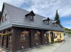 Ferienhaus Sissi mit Whirlpool, Sauna u sehr ruhig, rumah percutian di Großschönau
