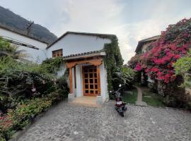 Hostal Casa Búho, hotel con parking en Antigua Guatemala