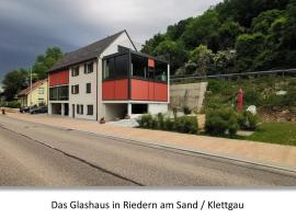 STRAUSS 3,5 Zimmer Wohnung im Süd-Schwarzwald für 4-5 Personen, direkt an der Grenze zur Schweiz, hotel in Klettgau