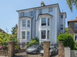 Stunning large Victorian Maisonette with sea view